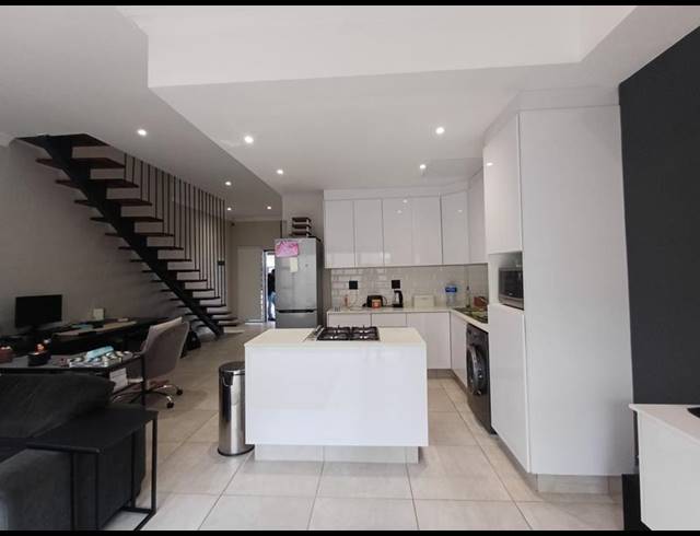 4 BEDROOM APARTMENT FOR SALE IN MORNINGSIDE